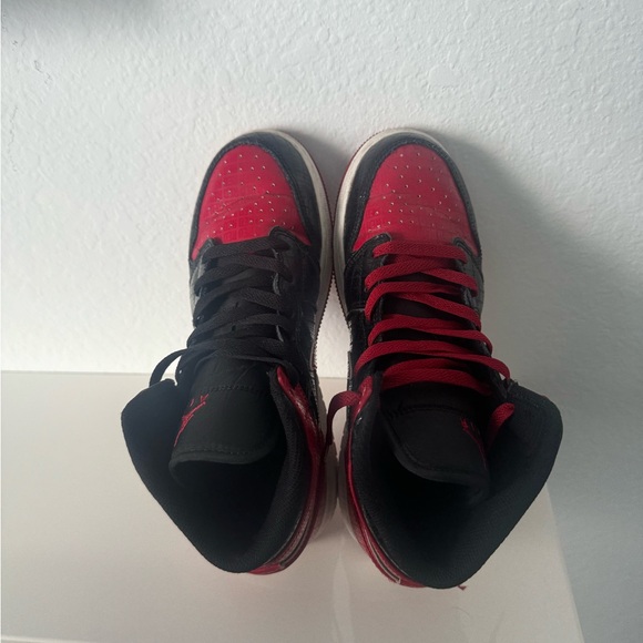 JORDAN 1 MID BLACK + RED=BRED - Picture 5 of 5